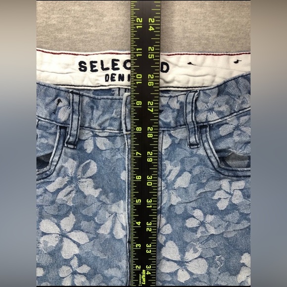 Selected Regular Fit Mid Rise Denim Jean Shorts Women Size 30W Blue Floral - Picture 7 of 8